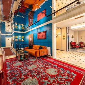 Hexa Suites Hotel